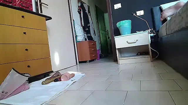 veldi_to – webcam model profile photo Image 3