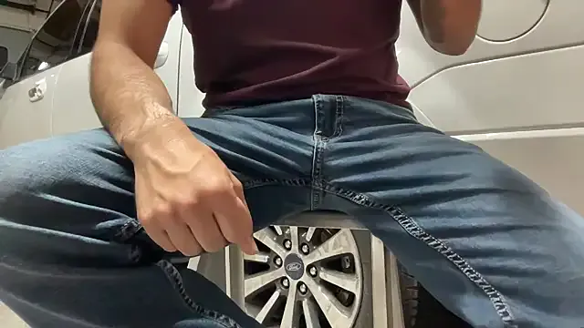 synne_glows – webcam model profile photo Image 8