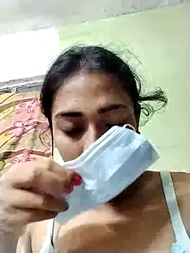 zui_lu – webcam model profile photo Image 2