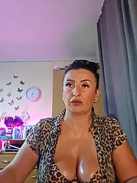 faecavaness – webcam model profile photo Image 12