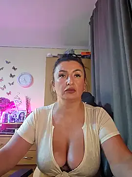 faecavaness – webcam model profile photo Image 18