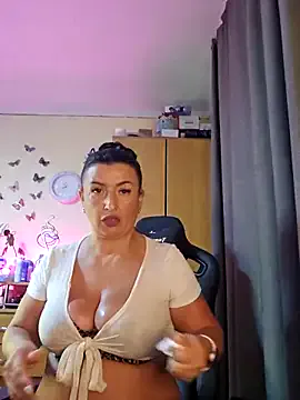 faecavaness – webcam model profile photo Image 9