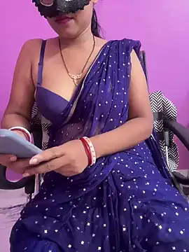 roouse – webcam model profile photo Image 5