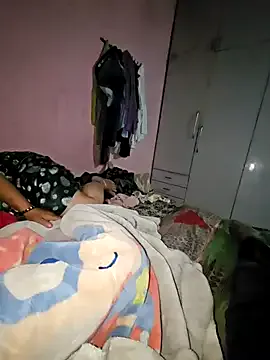 roouse – webcam model profile photo Image 10