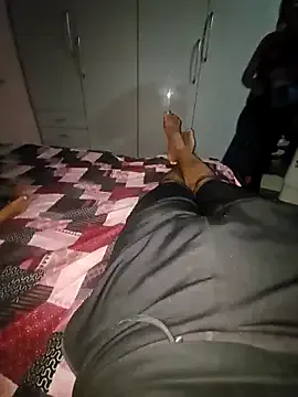 roouse – webcam model profile photo Image 11