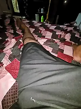 roouse – webcam model profile photo Image 6