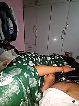 roouse – webcam model profile photo Image 8