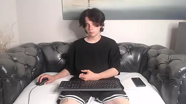 starvingo2002 – webcam model profile photo Image 8