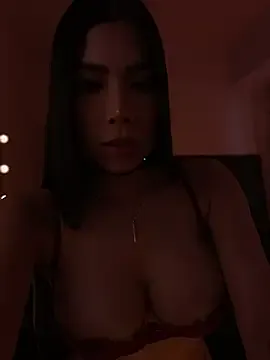 synne_glows – webcam model profile photo Image 12