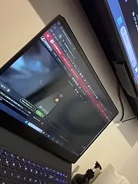 synne_glows – webcam model profile photo Image 9