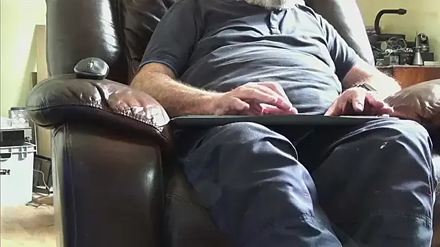 starvingo2002 – webcam model profile photo Image 15