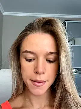 AlinnaKim – webcam model profile photo Image 16