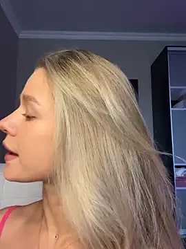 AlinnaKim – webcam model profile photo Image 6