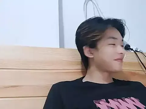 DomManlyGuy – webcam model profile photo Image 3