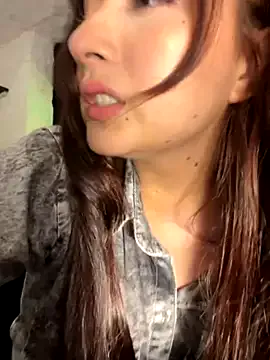 evelin_shy – webcam model profile photo Image 3