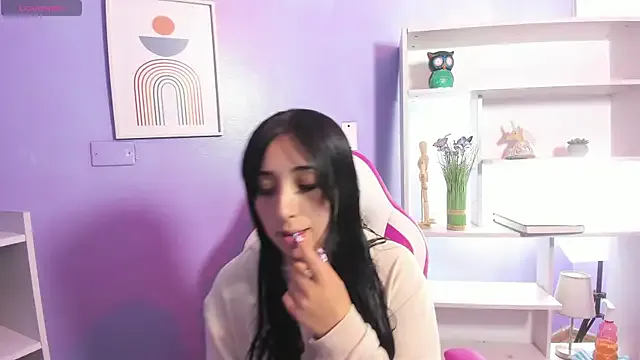 truuuly_yours – webcam model profile photo Image 10