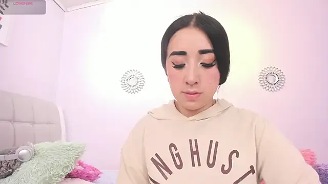 truuuly_yours – webcam model profile photo Image 3