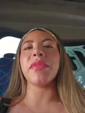 zui_lu – webcam model profile photo Image 14