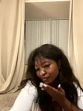 KarinaSanz – webcam model profile photo Image 3