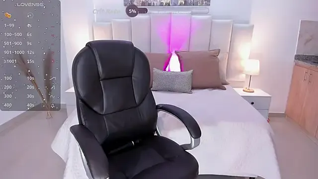 crystalnut – webcam model profile photo Image 19