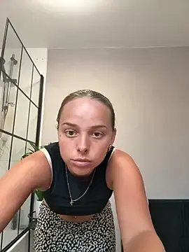 skinny_candy18 – webcam model profile photo Image 3