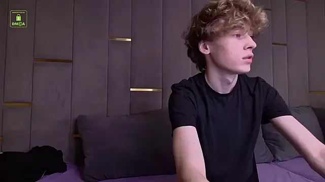 Earth_001 – webcam model profile photo Image 3