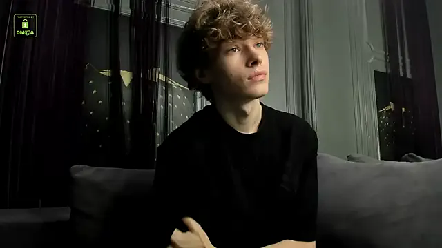 Earth_001 – webcam model profile photo Image 4