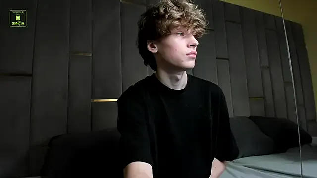 Earth_001 – webcam model profile photo Image 5