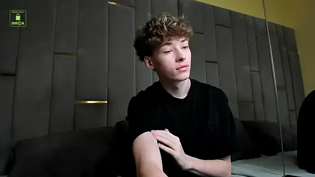 Earth_001 – webcam model profile photo Image 6