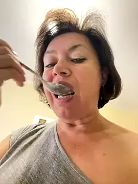 gigikray – webcam model profile photo Image 11