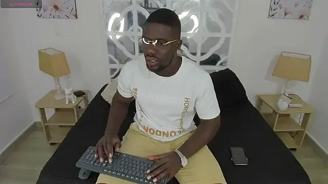 GmGit – webcam model profile photo Image 3