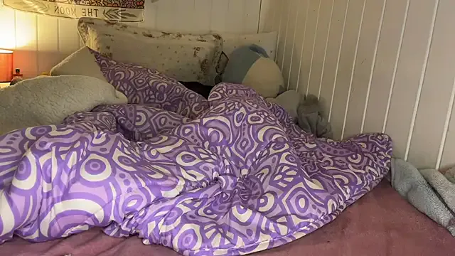 roouse – webcam model profile photo Image 9