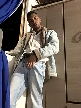 ariel_andcharlotte – webcam model profile photo Image 16