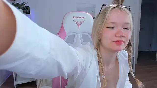 Lily_Young Image 3