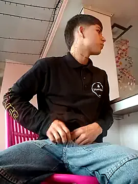 Lukas_strong Image 4