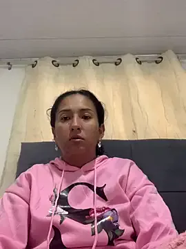 AmberJoulie – webcam model profile photo Image 3