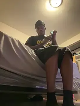 hornyshow_tv – webcam model profile photo Image 3