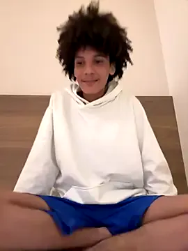 Earth_001 – webcam model profile photo Image 16