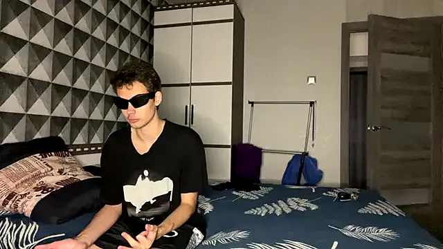 KonigDober – webcam model profile photo Image 17