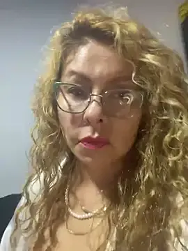 little_show_sexy – webcam model profile photo Image 2