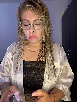 little_show_sexy – webcam model profile photo Image 5