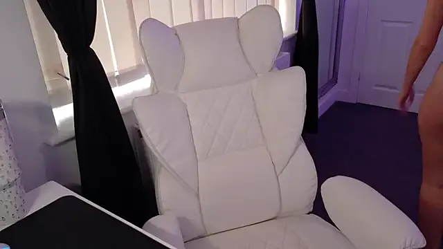 littleezoee – webcam model profile photo Image 11