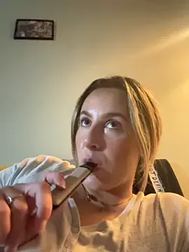 V-Hot-Sweti – webcam model profile photo Image 4