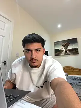 Earth_001 – webcam model profile photo Image 11