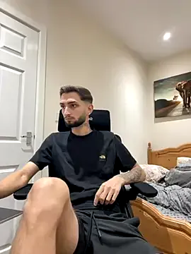 Earth_001 – webcam model profile photo Image 16