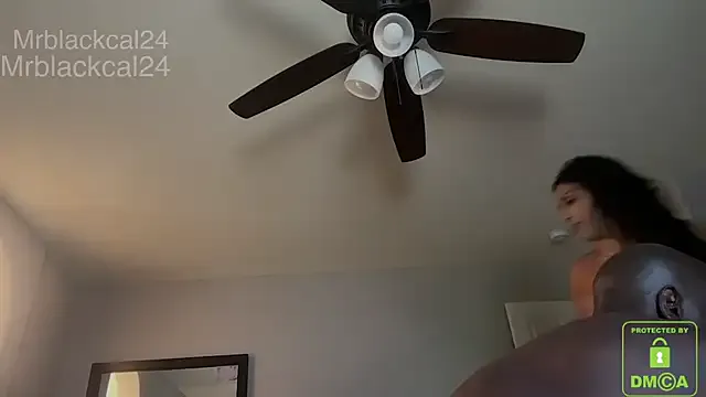 iCrushYenu – webcam model profile photo Image 2