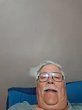 CarmeloA – webcam model profile photo Image 4