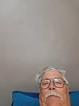 CarmeloA – webcam model profile photo Image 8