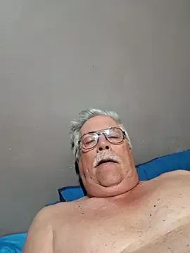 CarmeloA – webcam model profile photo Image 9