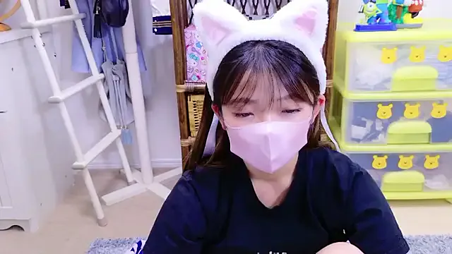 luckrose – webcam model profile photo Image 3